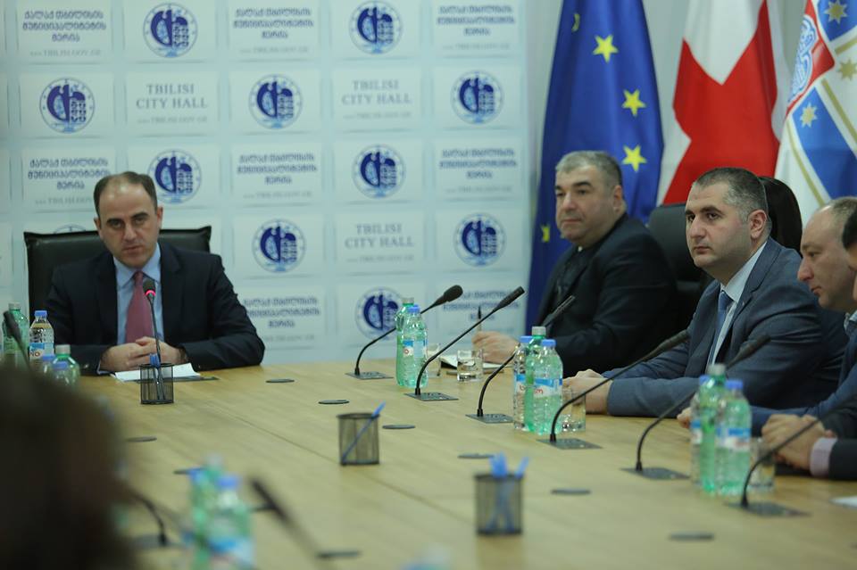 შემოსავლების სამსახური მოვაჭრეებს ხანძრის შედეგად განადგურებულ სასაქონლო-მატერიალურ ფასეულობებს ჩამოაწერს