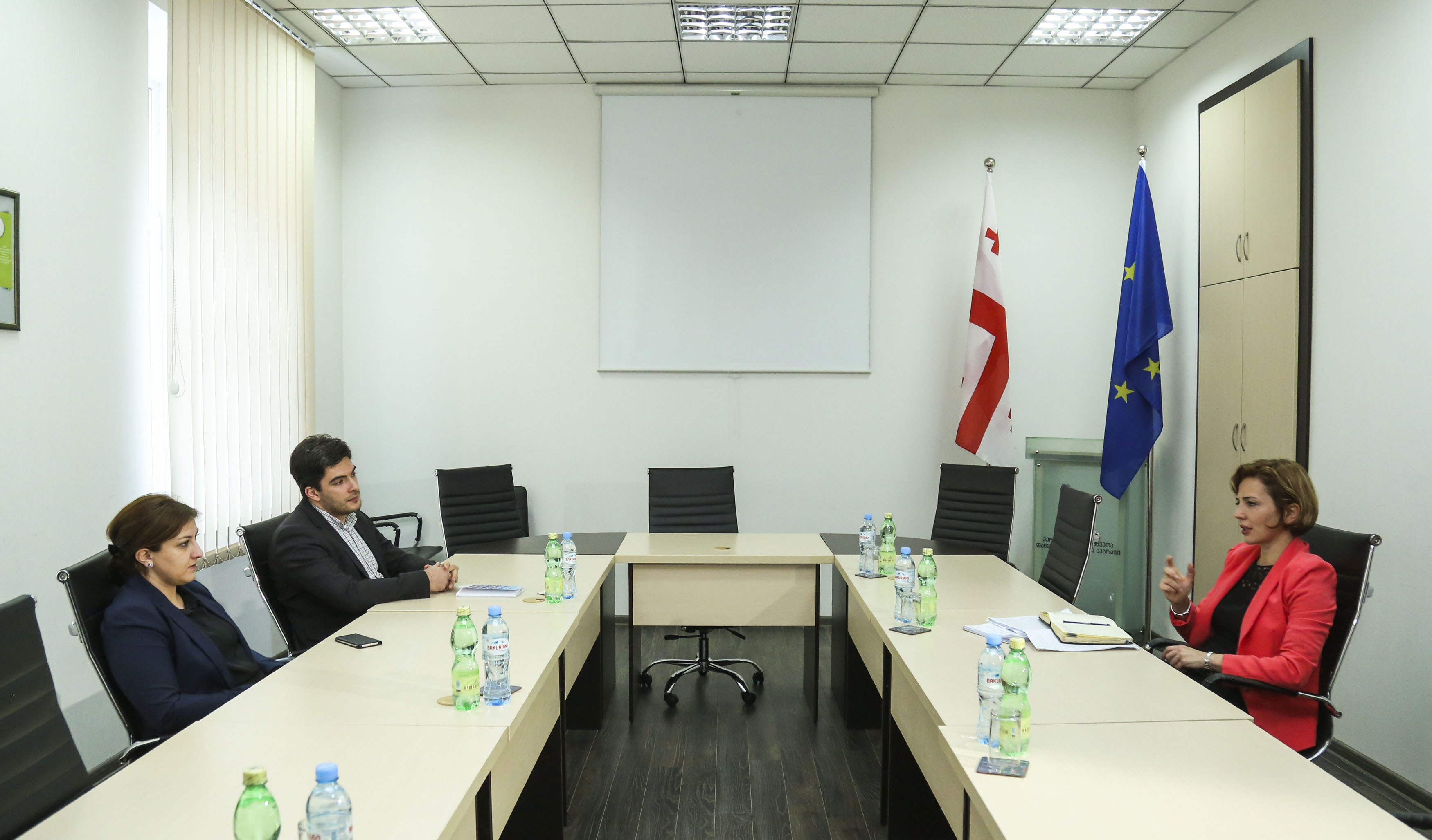 პრეზიდენტის ადმინისტრაციამ ე.წ. მოსმენების შესახებ კანონპროექტთან დაკავშირებით კონსულტაციები დაიწყო