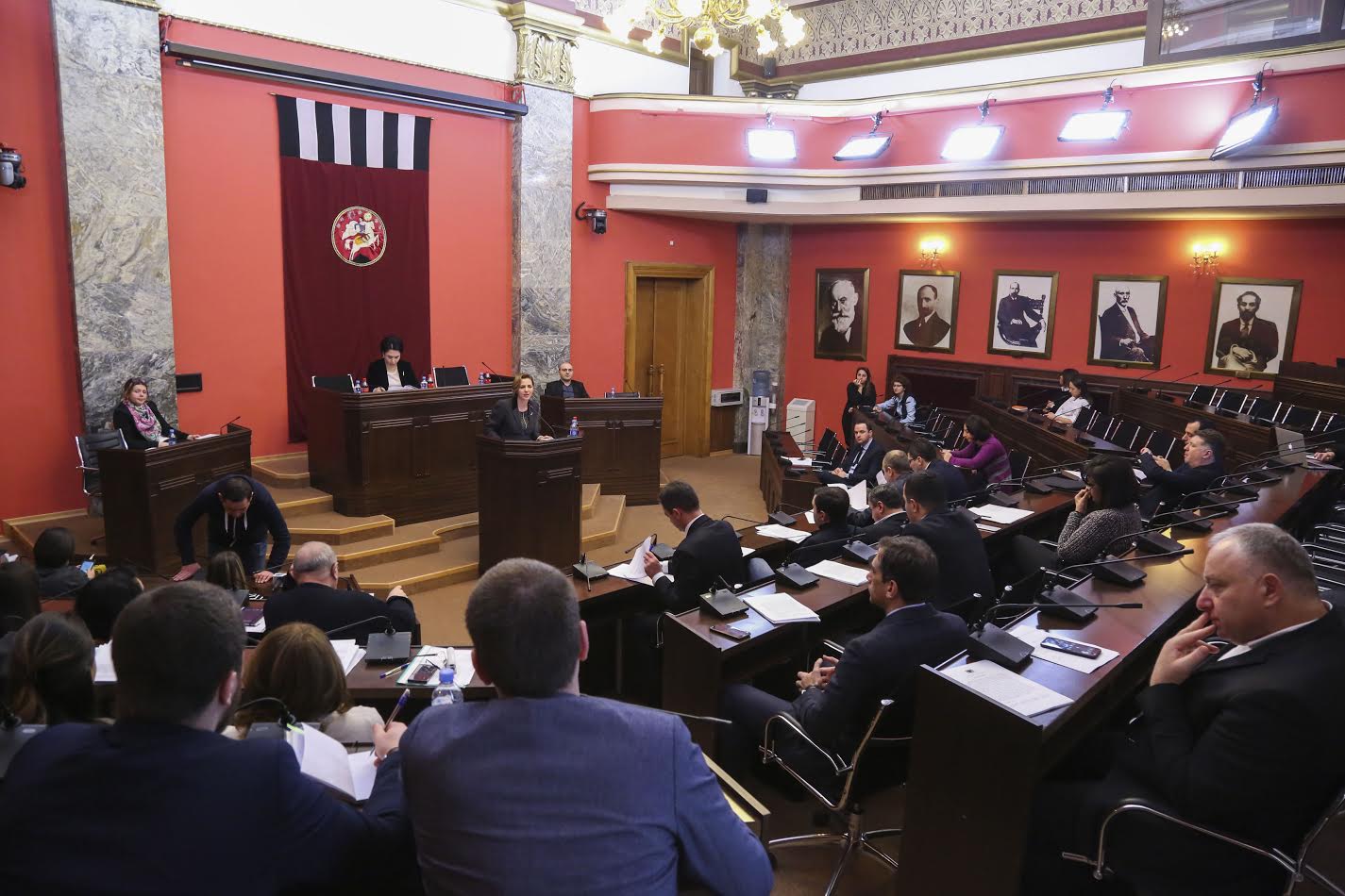პარლამენტის იურიდიულმა კომიტეტმა პრეზიდენტის მოტივირებული შენიშვნები არ გაიზიარა