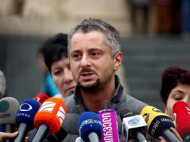 ვესაუბრები არა მამუკა ახვლედიანს, არამედ მესამე პირს - ნიკა გვარამია