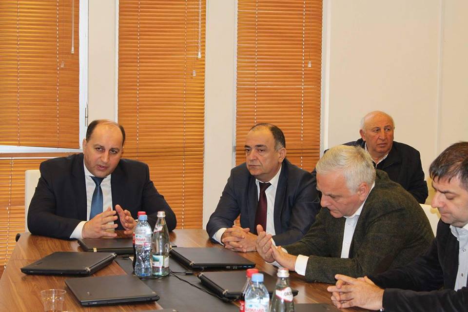 ლევან რაზმაძე მშენებლობის დარგის წარმომადგენლებს შეხვდა