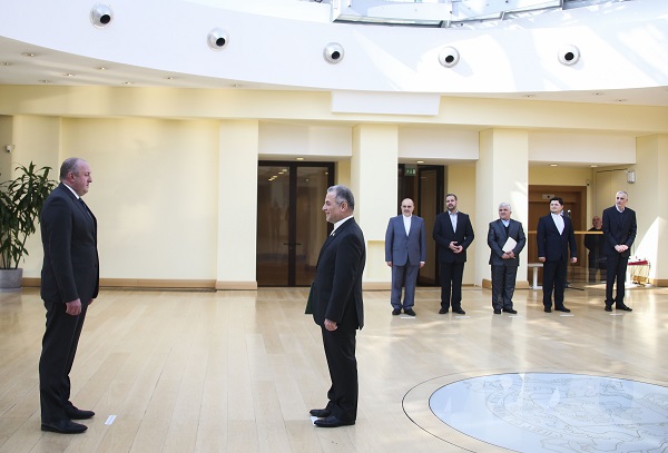 საქართველოს პრეზიდენტის სასახლეში ირანის ელჩის მიერ რწმუნებათა სიგელების გადაცემის ცერემონია გაიმართა