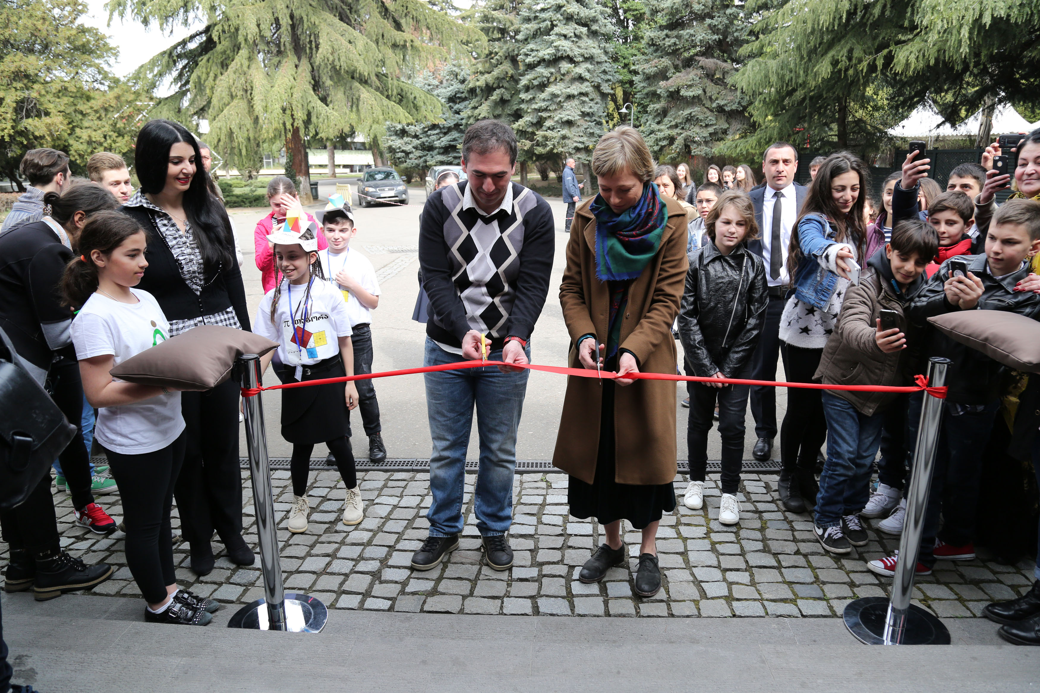 მაკა ჩიჩუამ მათემატიკის ოლიმპიადა „ევერესტი“ გახსნა