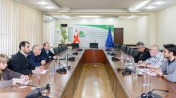 გარემოს დაცვის მინისტრის მოადგილე სოფლის მეურნეობის დარგში ფრანგ ექსპერტებს შეხვდა