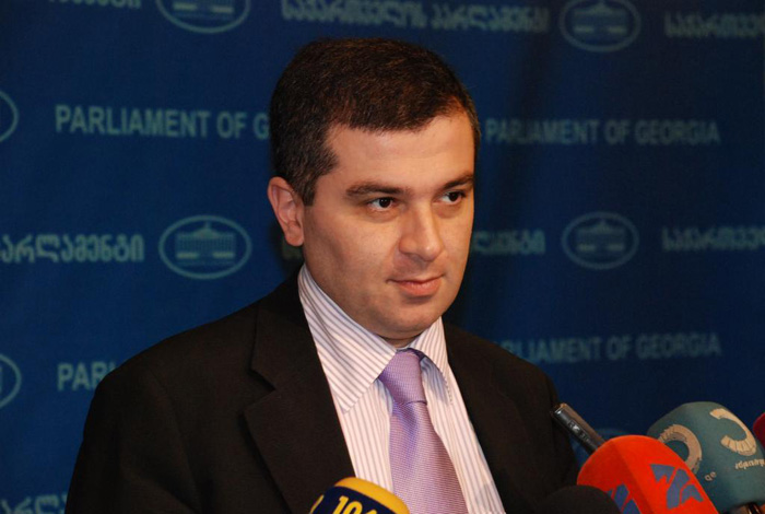 დავით ბაქრაძე ქუთაისში მცხოვრებ დევნილებს შეხვდა