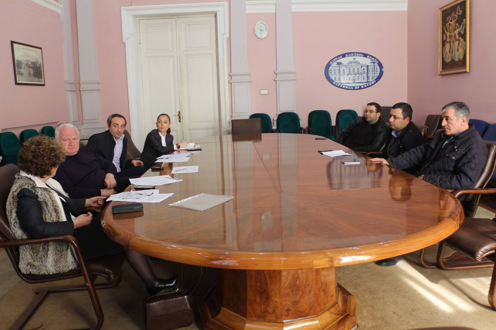 ეკომიგრანტი ოჯახებისთვის ახლადაშენებულ სოციალურ სახლში ბინების განაწილების მიზნით ბათუმის მერიში განაცხადების მიღება მიმდინარეობს