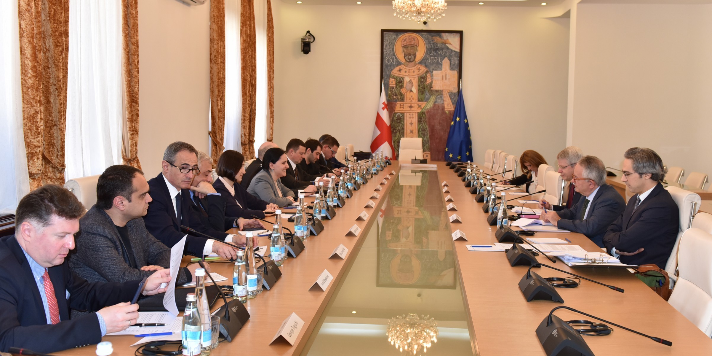 ვენეციის კომისიის დელეგაცია საქართველოს პარლამენტში შეხვედრებს მართავს