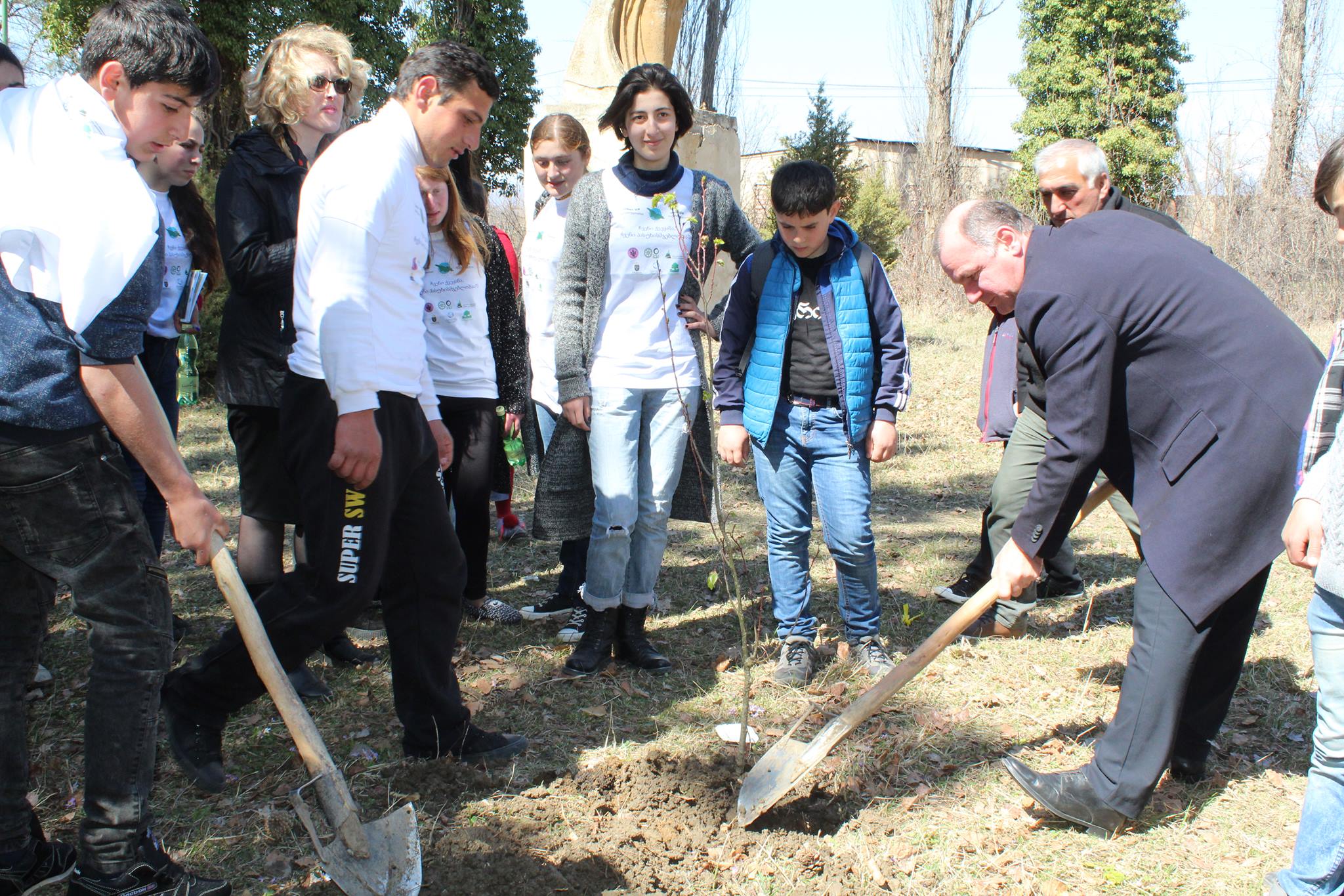 ოკუპირებული ტერიტორიის მოსაზღვრე სოფელ მერეთში „მეგობრობის ბაღი“ გაშენდება 
