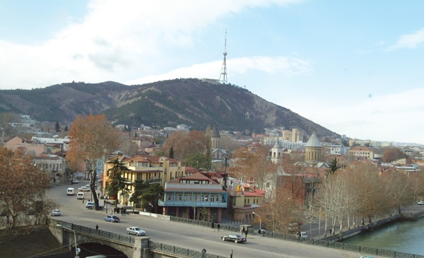 მეტეხის ხიდნთან ნაპოვნ ჩანთაში ტანსაცმელი აღმოჩნდა