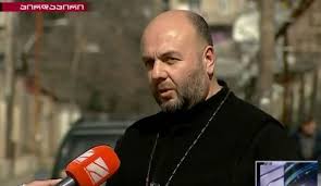 დეკანოზი გიორგი თევდორაშვილი მამა გიორგი მამალაძის მოსანახულებლად შევიდა