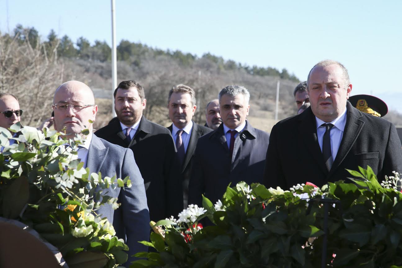 გიორგი მარგველაშვილმა 9 აპრილის მემორიალი ყვავილებით შეამკო