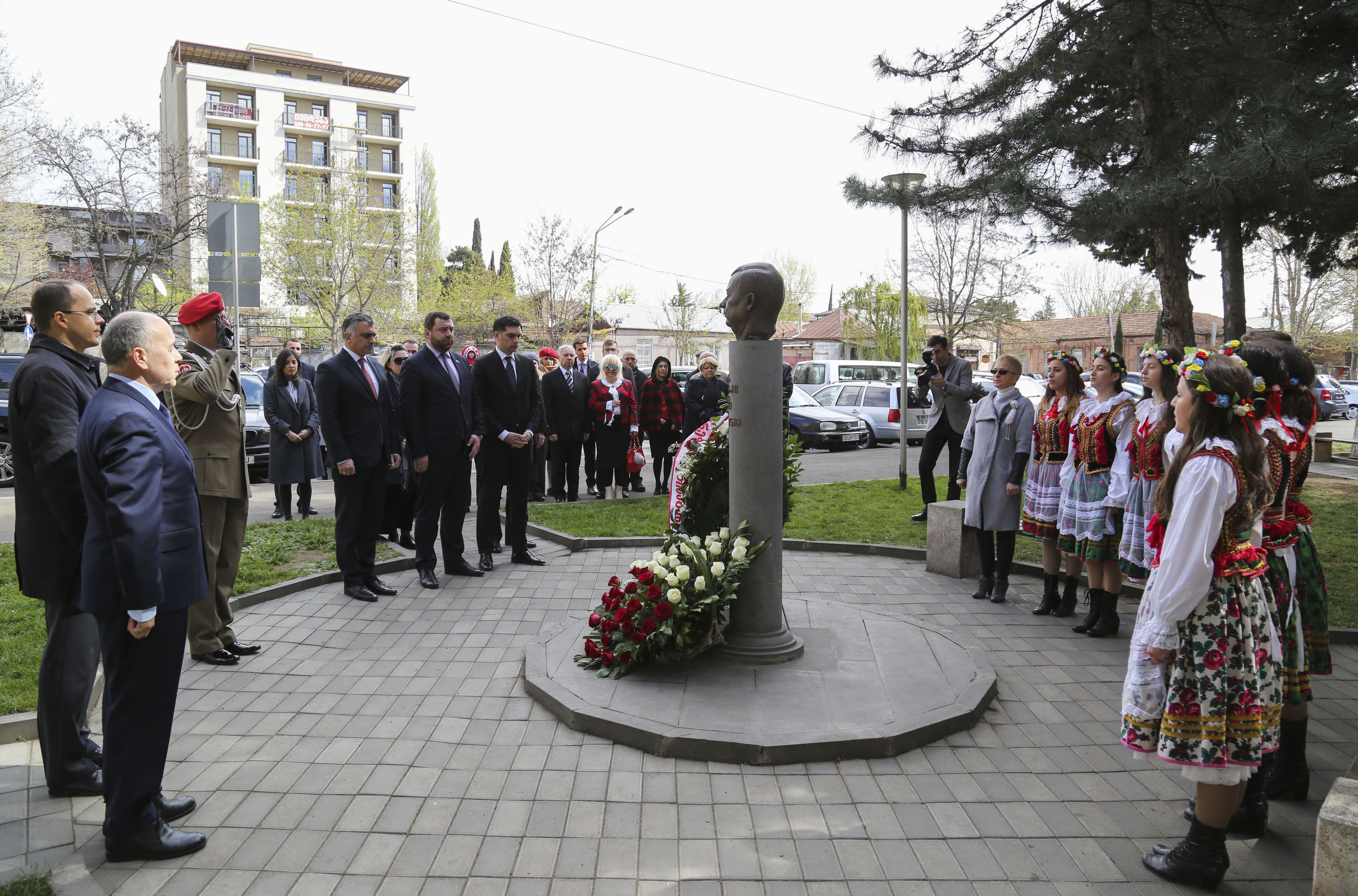 პრეზიდენტის ადმინისტრაციის უფროსმა გიორგი აბაშიშვილმა ლეხ კაჩინსკის ხსოვნას პატივი მიაგო