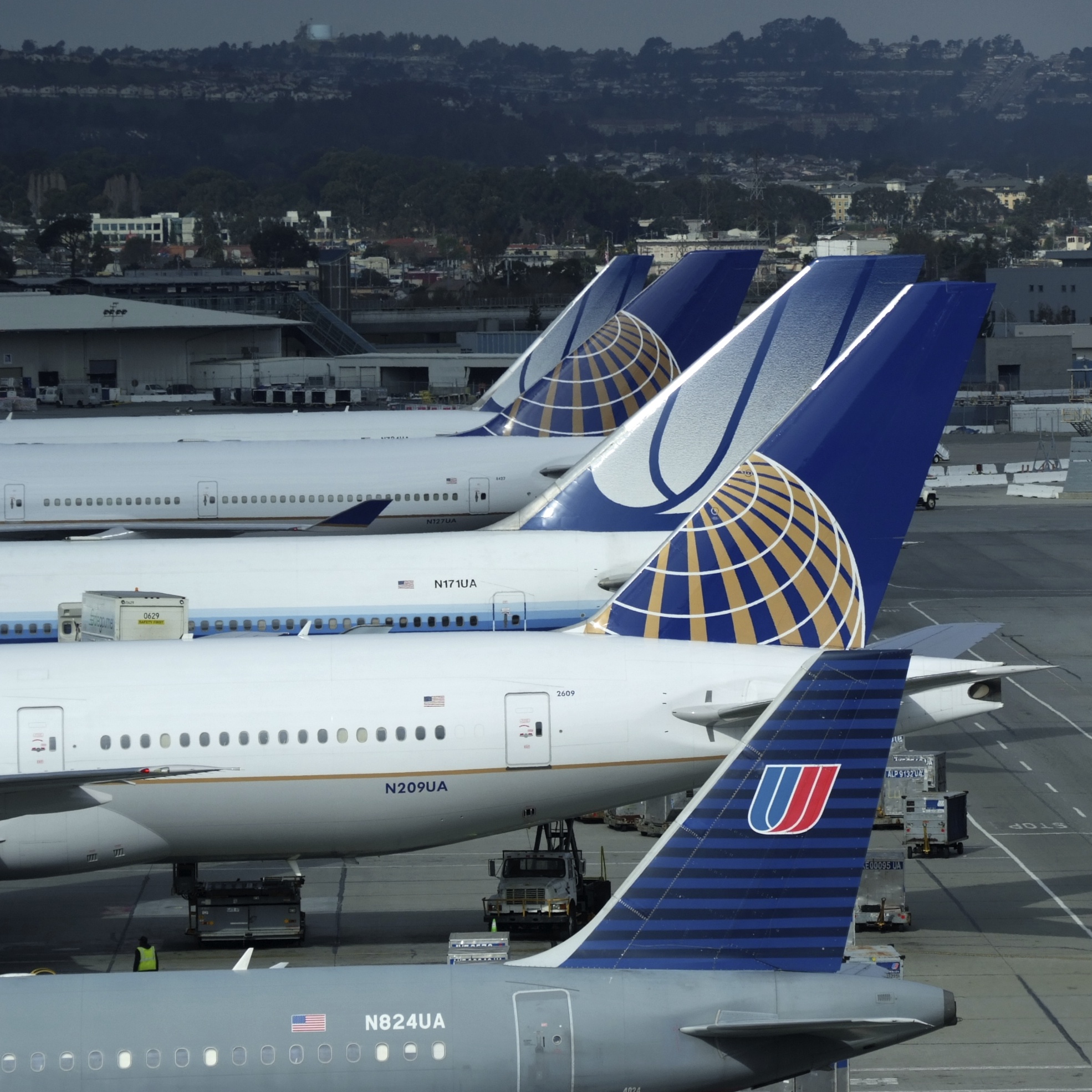 თვითმფრინავის სკანდალის გამო United Continental-ის აქციების ფასი დაეცა