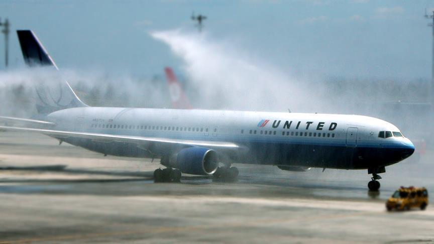 United Airlines-მა საკუთარი თვითმფრინავიდან ამჯერად ახალგაზრდა წყვილი გააძევა