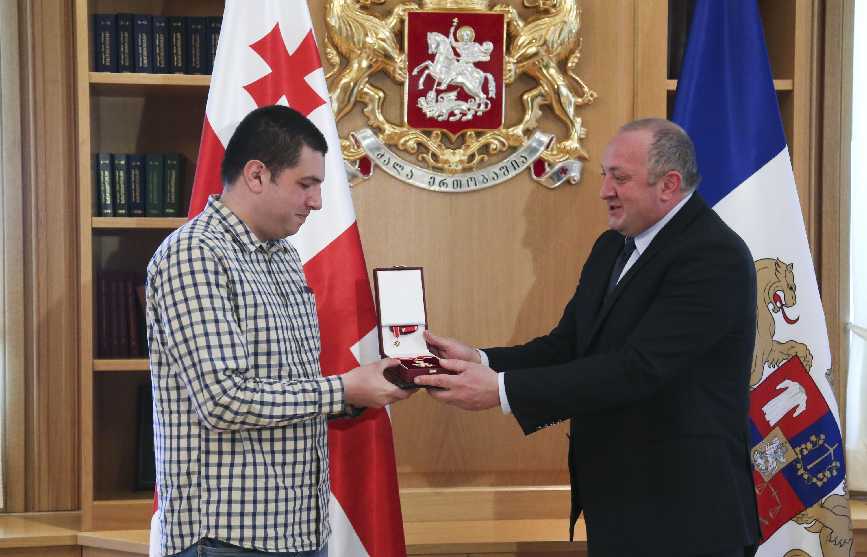 საქართველოს პრეზიდენტმა აკაკი სინჯიკაშვილი წმინდა ნიკოლოზის ორდენით დააჯილდოვა