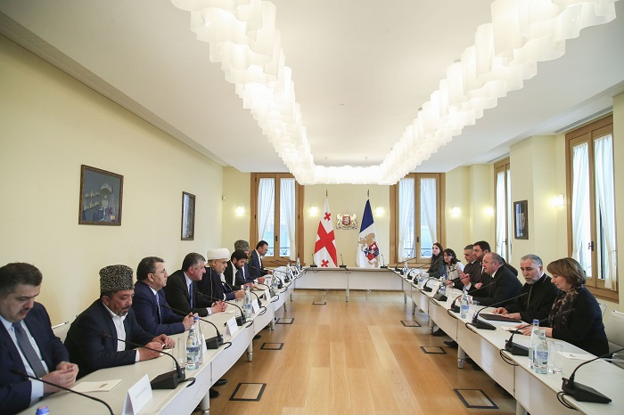 გიორგი მარგველაშვილი სრულიად კავკასიის მუსლიმთა სამმართველოს შეიხს შეხვდა