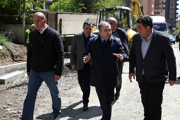 გაზაფხულის ქუჩაზე გზის კაპიტალური შეკეთების სამუშაოები მიმდინარეობს