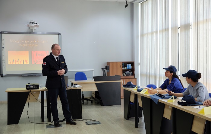 შსს-ს აკადემიაში მედიის წარმომადგენლებისთვის საპოლიციო საქმიანობის საკითხებზე  სემინარი დაიწყო