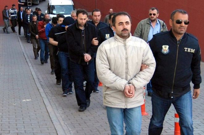 თურქეთში 9 ათასი პოლიციელი სამსახურიდან დაითხოვეს