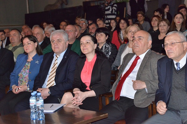 მარიამ ჯაში აფხაზეთის განათლებისა და კულტურის სამინისტროს 2016 წელს გაწეული საქმიანობის ანგარიშს დაესწრო