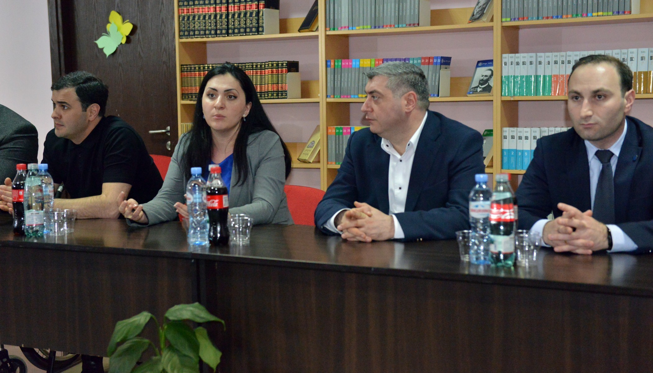 პარლამენტის წევრები სასჯელაღსრულების ქალთა მე-5 დაწესებულებაში მსჯავრდებულ პირებს შეხვდნენ