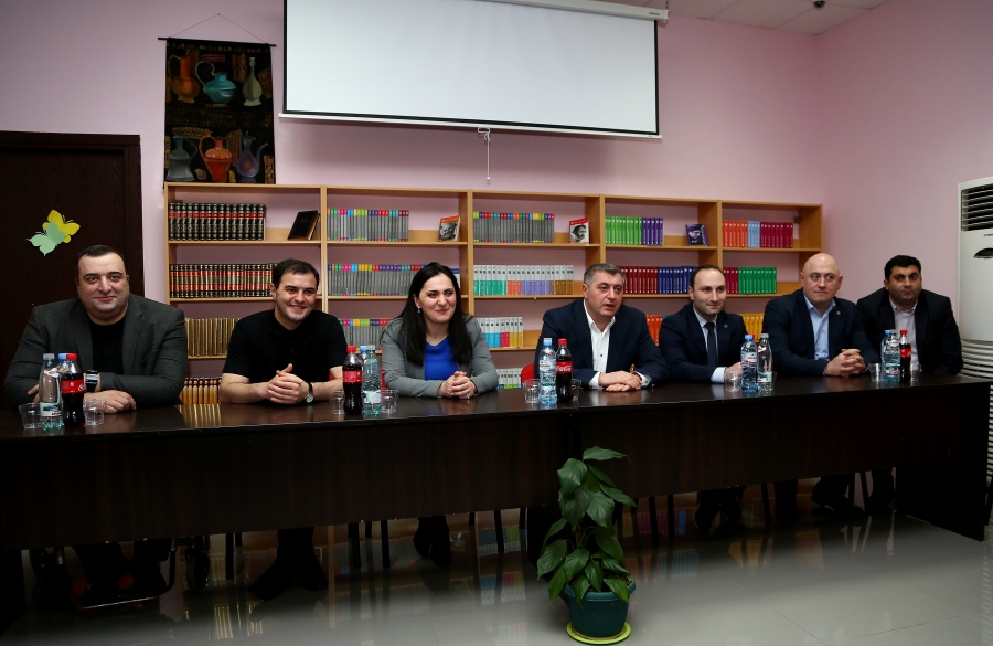 კახა კახიშვილი დეპუტატებთან ერთად ქალ მსჯავრდებულებს შეხვდა