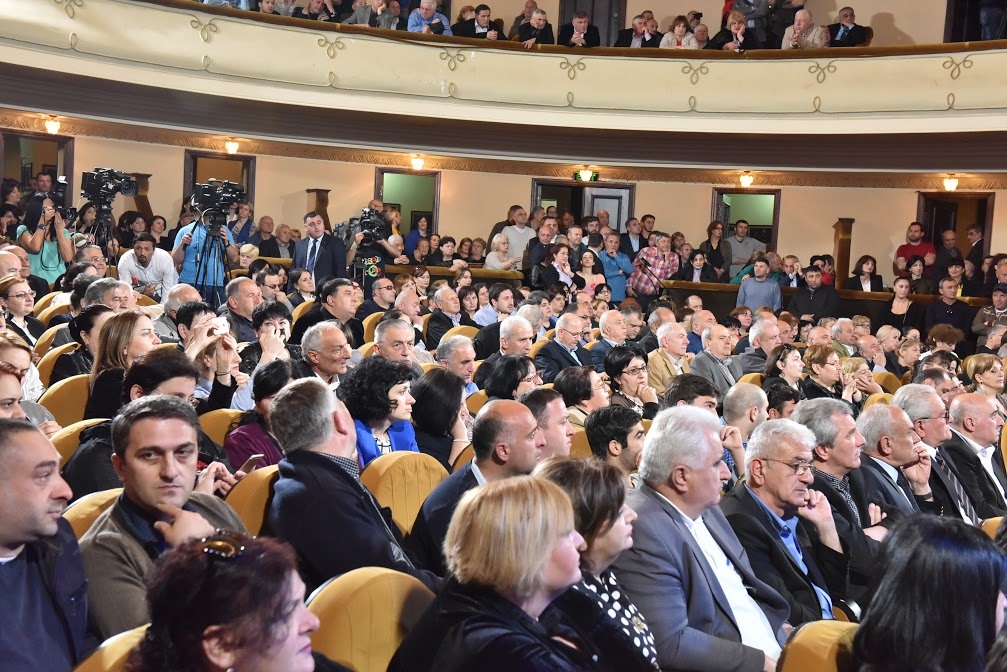 ზეპარტიული პრეზიდენტი, ძლიერი პარლამენტი, ქმედითი მთავრობა და დამოუკიდებელი სასამართლო - კობახიძე კონსტიტუციის არსზე საუბრობს