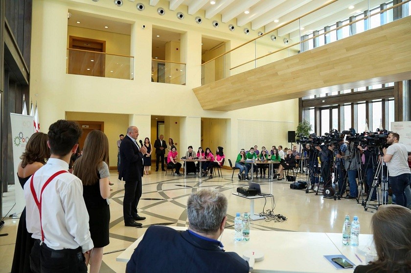 პრეზიდენტის სასახლეში "მე და კონსტიტუციის" ფინალი გაიმართა