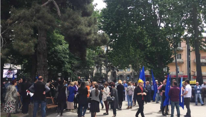 საპროტესტო მსვლელობის მონაწილეებსა და პოლიციას შორის დაპირისპირება მოხდა