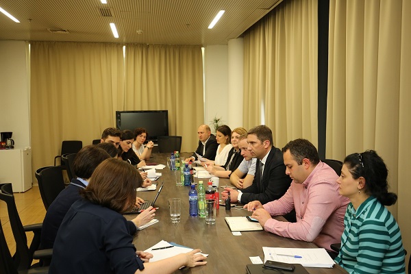 საჯარო რეესტრის თავმჯდომარე Doing Business-ის  მისიის წარმომადგენლებს შეხვდა