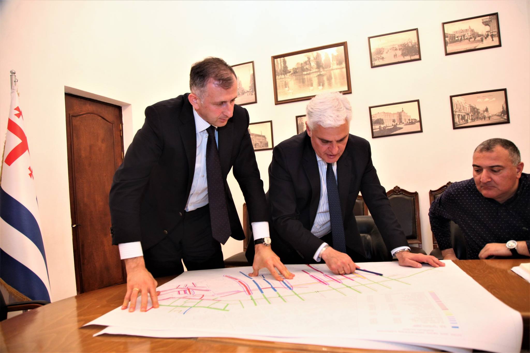 ზურაბ პატარაძემ ბათუმის მერიის წარმომადგენლებთან შეხვედრა გამართა