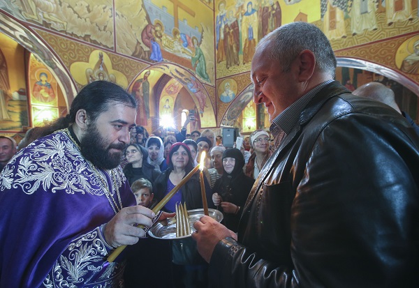 გიორგი მარგველაშვილი სადღესასწაულო წირვას ქანდაში ცამეტი ასურელი მამის სახელობის ტაძარში დაესწრო