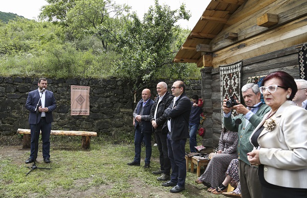 გიორგი აბაშიშვილმა რეაბილიტირებული ოსური სახლი გახსნა