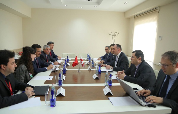 დიმიტრი ქუმსიშვილმა თურქეთის საბაჟო და ვაჭრობის მინისტრთან ორმხრივი თანამშრომლობის შესაძლებლობები განიხილა 