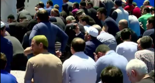 ბათუმში მუსლიმებმა პარასკევის ტრადიციული ლოცვა კვლავ ღია ცის ქვეშ აღავლინეს