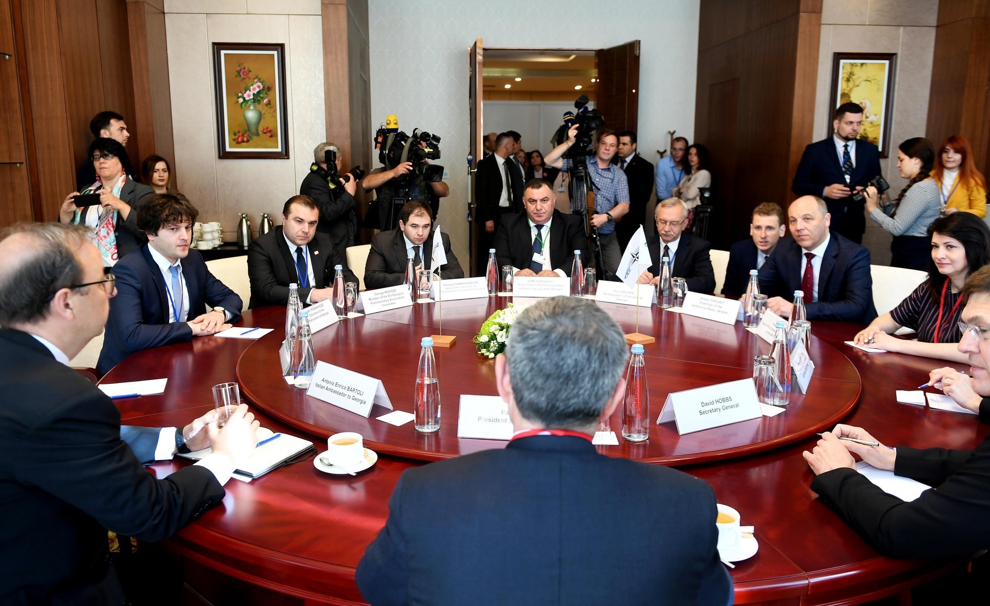 ირაკლი კობახიძემ, პაოლო ალიმ და ანდრეი პარუბიმ სამმხრივი შეხვედრა გამართეს