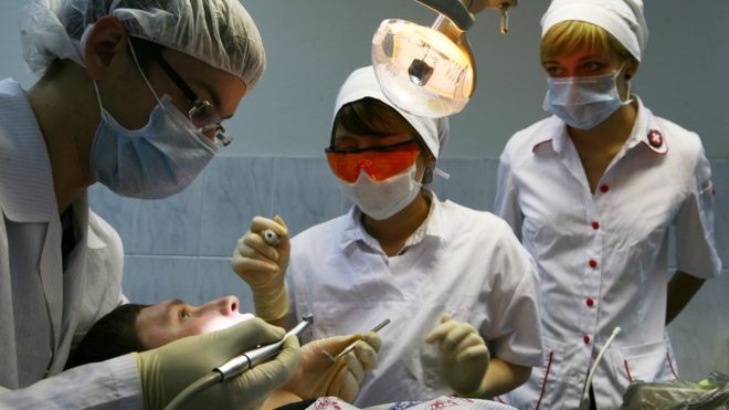 პეტერბურგელმა სტომატოლოგმა პაციენტს 22 საღი კბილი ამოუღო