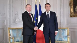 მაკრონმა კრემლის მიერ მართული მედიასაშუალებები გააკრიტიკა