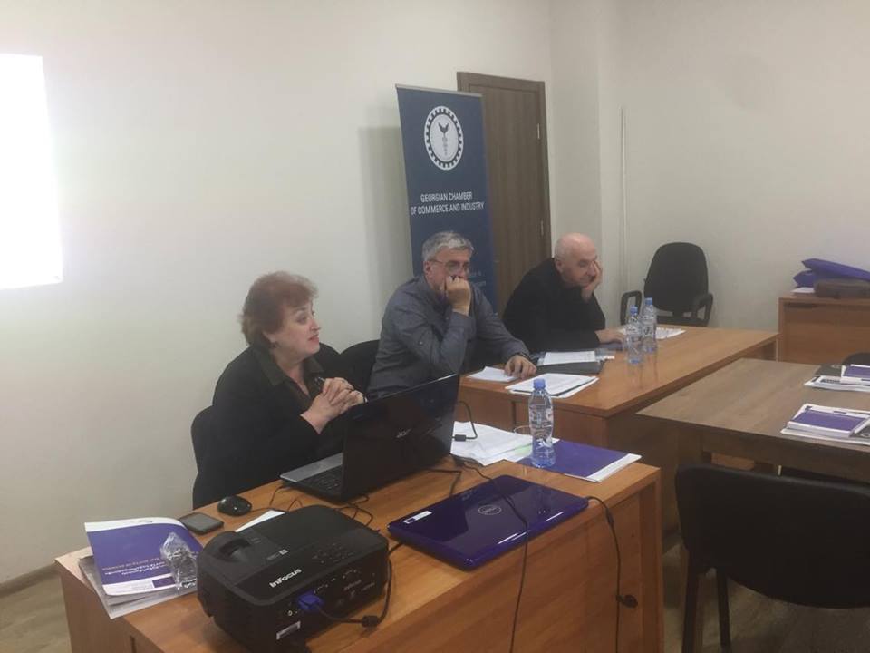 DCFTA საინფორმაციო ცენტრმა მევენახეებს პესტიციდებისა და აგროქიმიკატების შესახებ ტრენინგი შესთავაზა