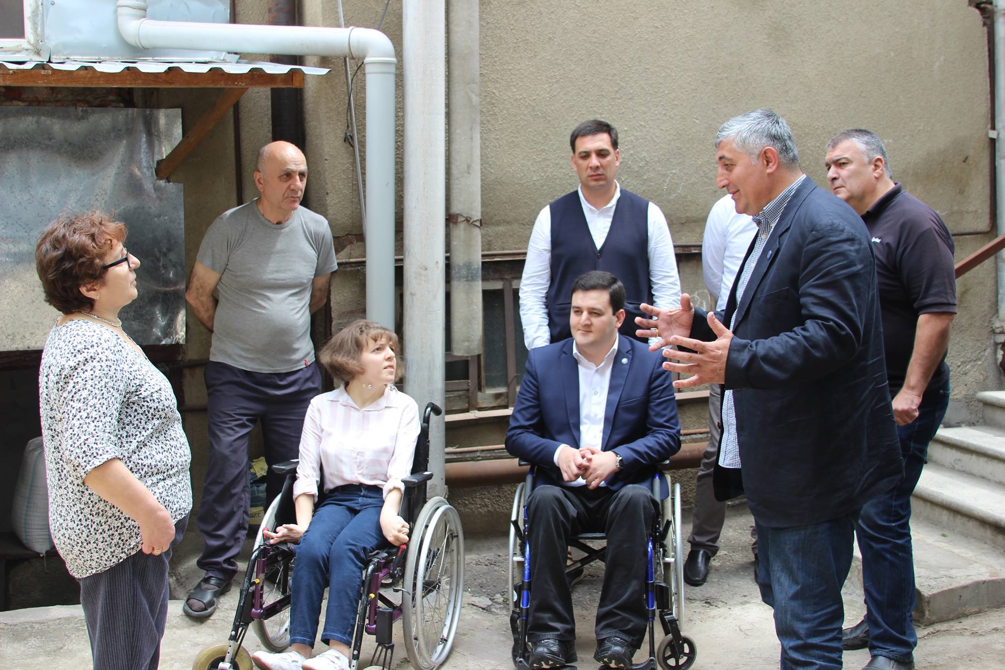 მთაწმინდის რაიონის გამგეობამ შშმ პირს თანადაფინანსების პროგრამის ფარგლებში ლიფტი დაუმონტაჟა