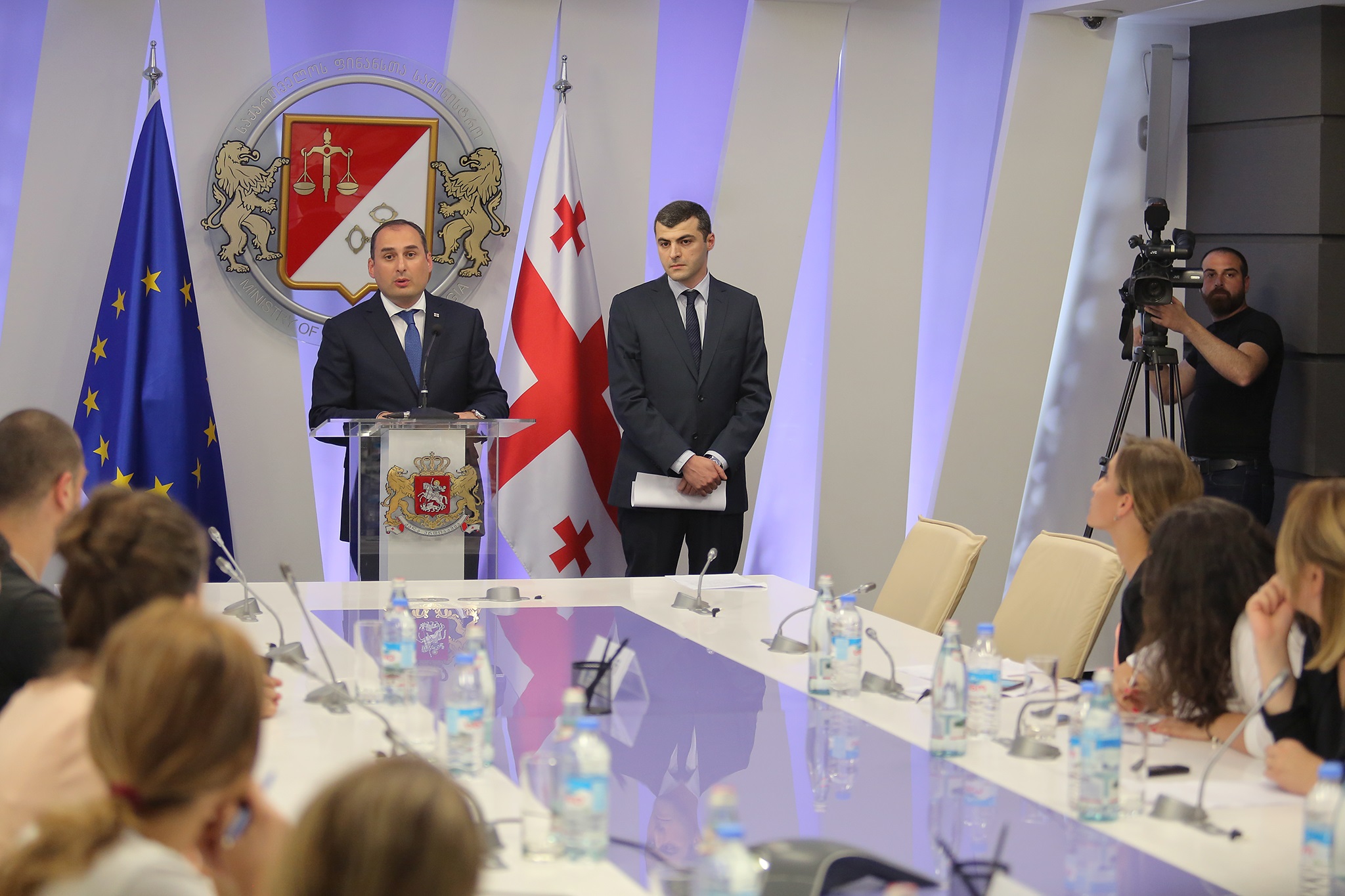 დიმიტრი ქუმსიშვილმა ფინანსთა სამინისტროს საგამოძიებო სამსახურის უფროსად ლევან გამყრელიძე წარადგინა