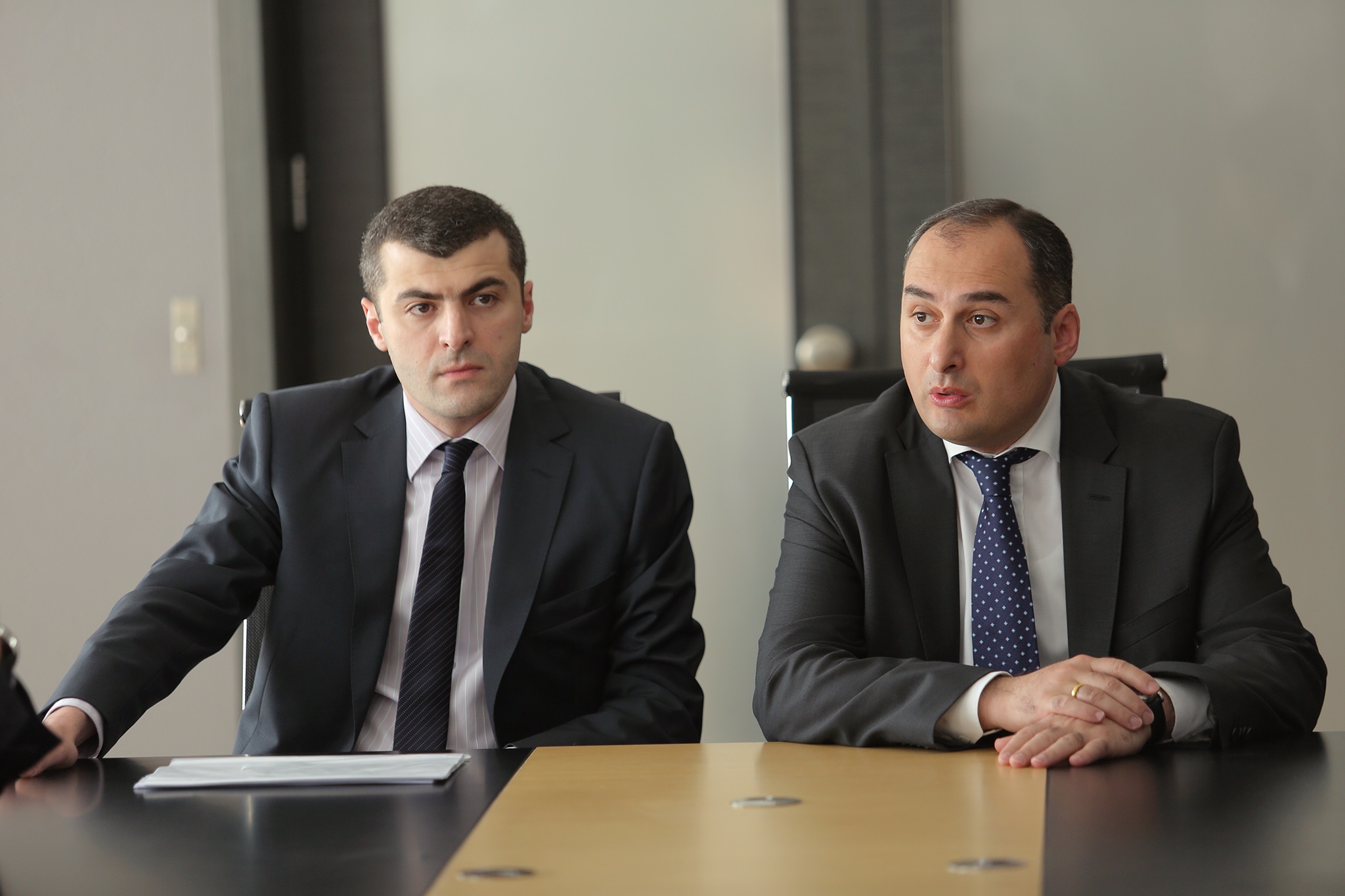 დიმიტრი ქუმსიშვილმა საგამოძიებო სამსახურის თანამშრომლებს ახალი ხელმძღვანელი წარუდგინა