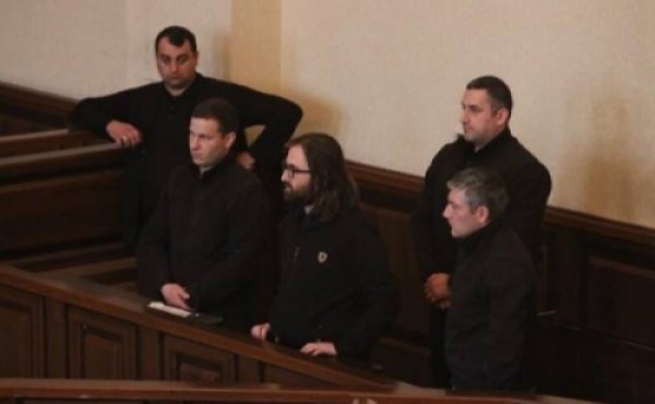 ვიდეოკადრებში დეკანოზი განიხილავს სხვადასხვა პირების პირად ცხოვრებას - პროკურორი