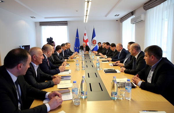 გიორგი მღებრიშვილმა პოლიციის დეპარტამენტების ხელმძღვანელებთან სამუშაო თათბირი ჩაატარა