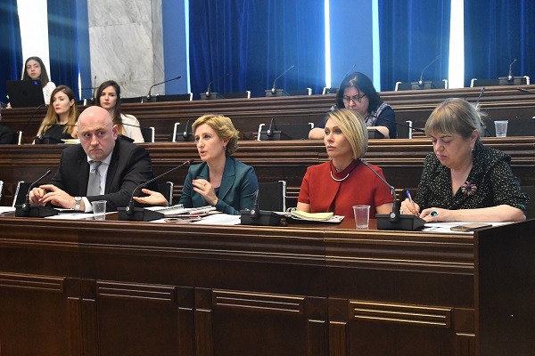 პარლამენტის გენდერული თანასწორობის საბჭომ 6 თვის საქმიანობის ანგარიში წარადგინა