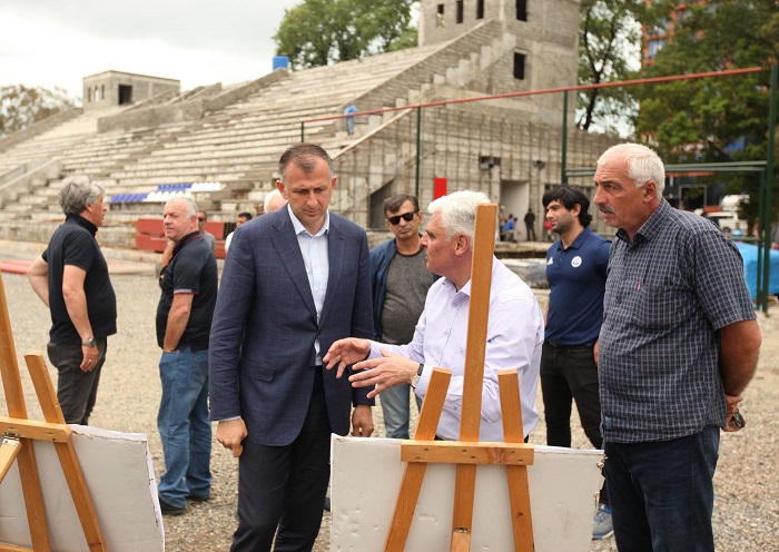   ზურაბ პატარაძე ანგისის სპორტული ბაზის მშენებლობის პროცესს გაეცნო