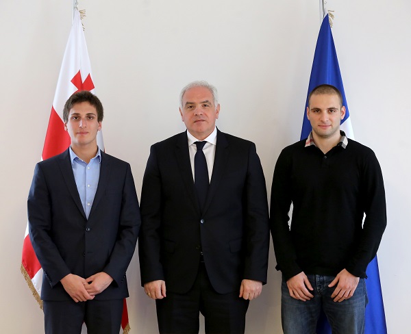 გიორგი მღებრიშვილი შსს-ს მიერ აშშ-ს სანაპირო დაცვის აკადემიაში სასწავლებლად წარგზავნილ ახალგაზრდებს შეხვდა