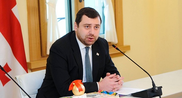 დღეს, პარლამენტის სხდომის ნაცვლად „ქართული ოცნების“ ყრილობა ვიხილეთ, სადაც მიიღეს რაღაც დოკუმენტი - გიორგი აბაშიშვილი