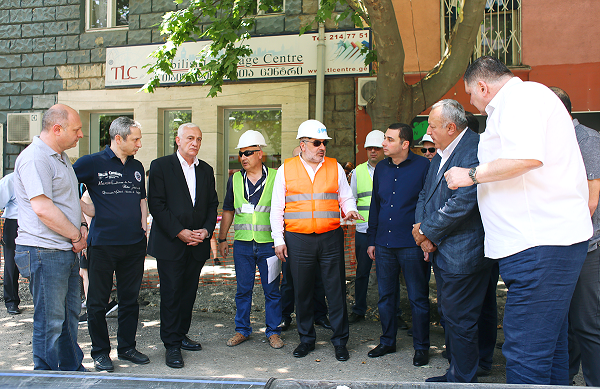 საკრებულოს წევრებმა პეკინის გამზირზე მიმდინარე ინფრასტრუქტურულ სამუშაოებზე მონიტორინგი განახორციელეს