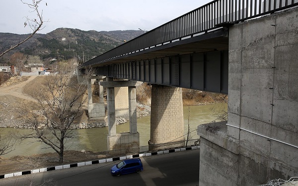 ზაჰესის ხიდის ჩამონგრევის შესახებ გავრცელებული ინფორმაცია ტყუილია - თბილისის მერია